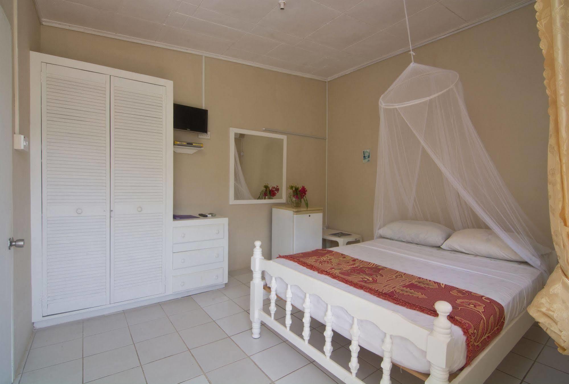 מלון Bequia Island Keegans Beachside מראה חיצוני תמונה
