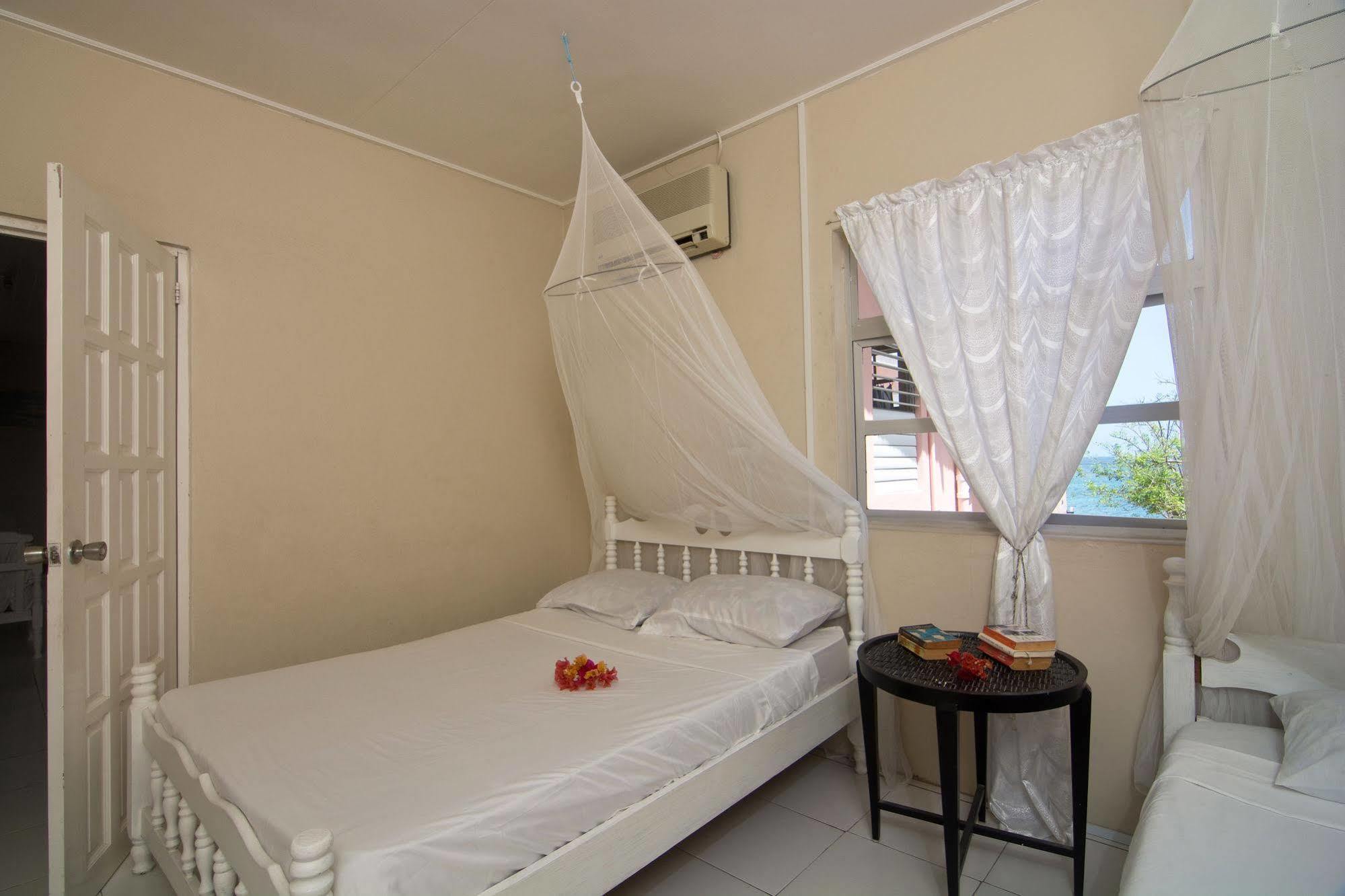 מלון Bequia Island Keegans Beachside מראה חיצוני תמונה